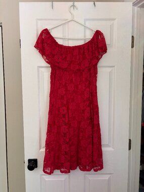 Red Floral Lace Off-the-Shoulder Cocktail Dress (Medium)
